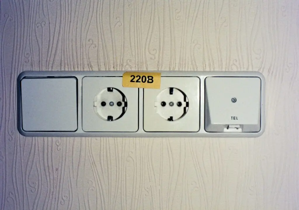 Modern electrical outlet and switch in a renovated Chicago apartment - Landlord electrical repairs Chicago